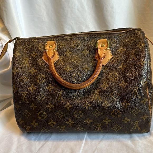 Authentic Louis Vuitton Monogram Speedy 30 Pre-loved. Beautiful condition!! COA - Picture 11 of 11